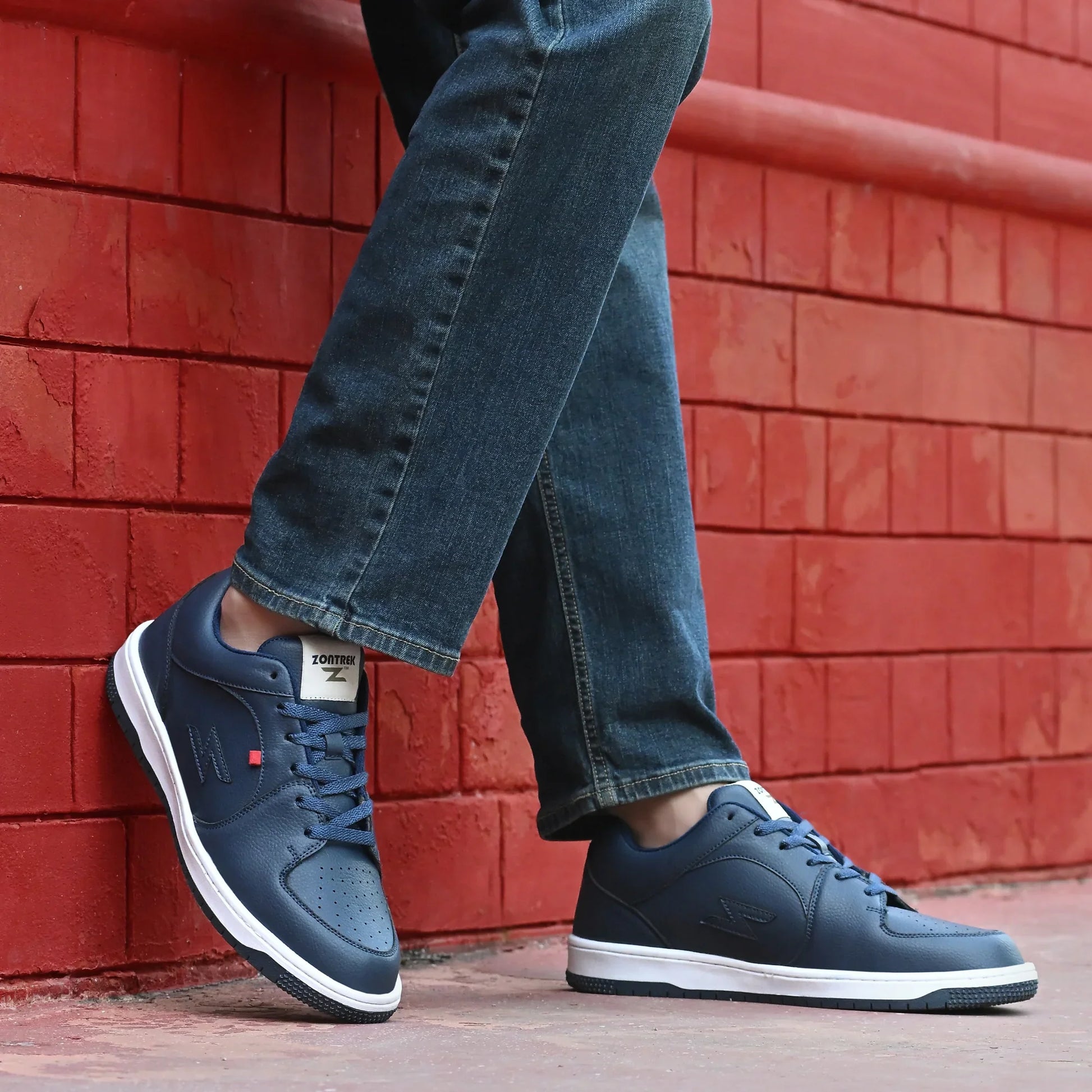 Men Colourblocked Round-Toe Everyday Sneakers